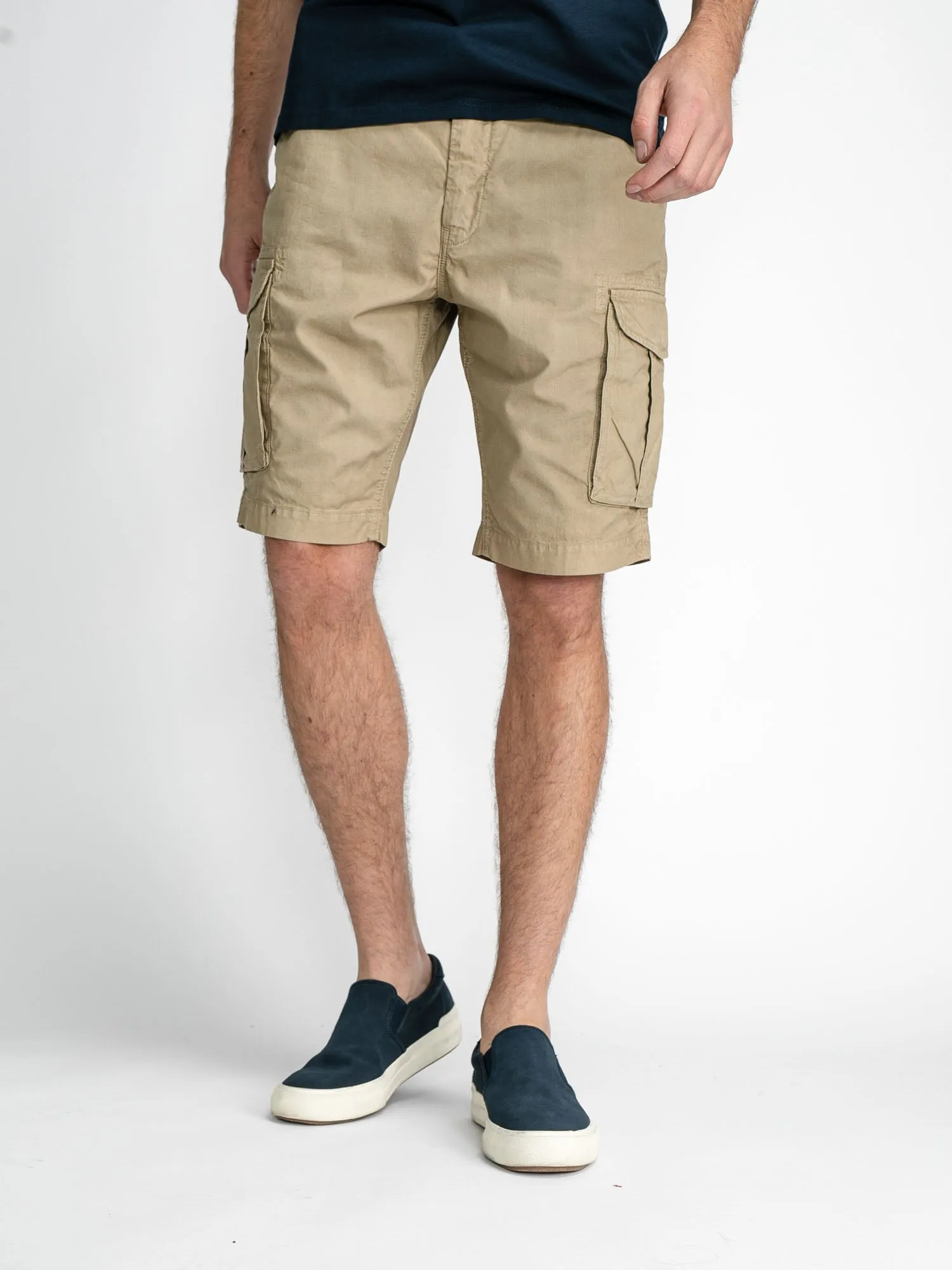 Cargo shorts with belt