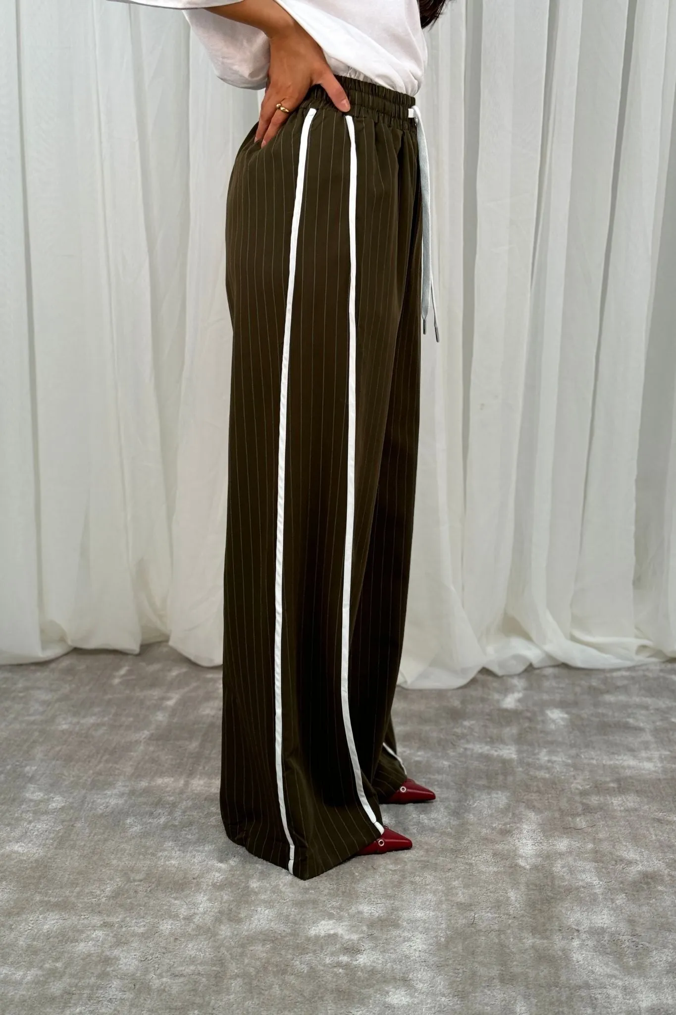 Millie Contrast Stripe Trousers In Khaki