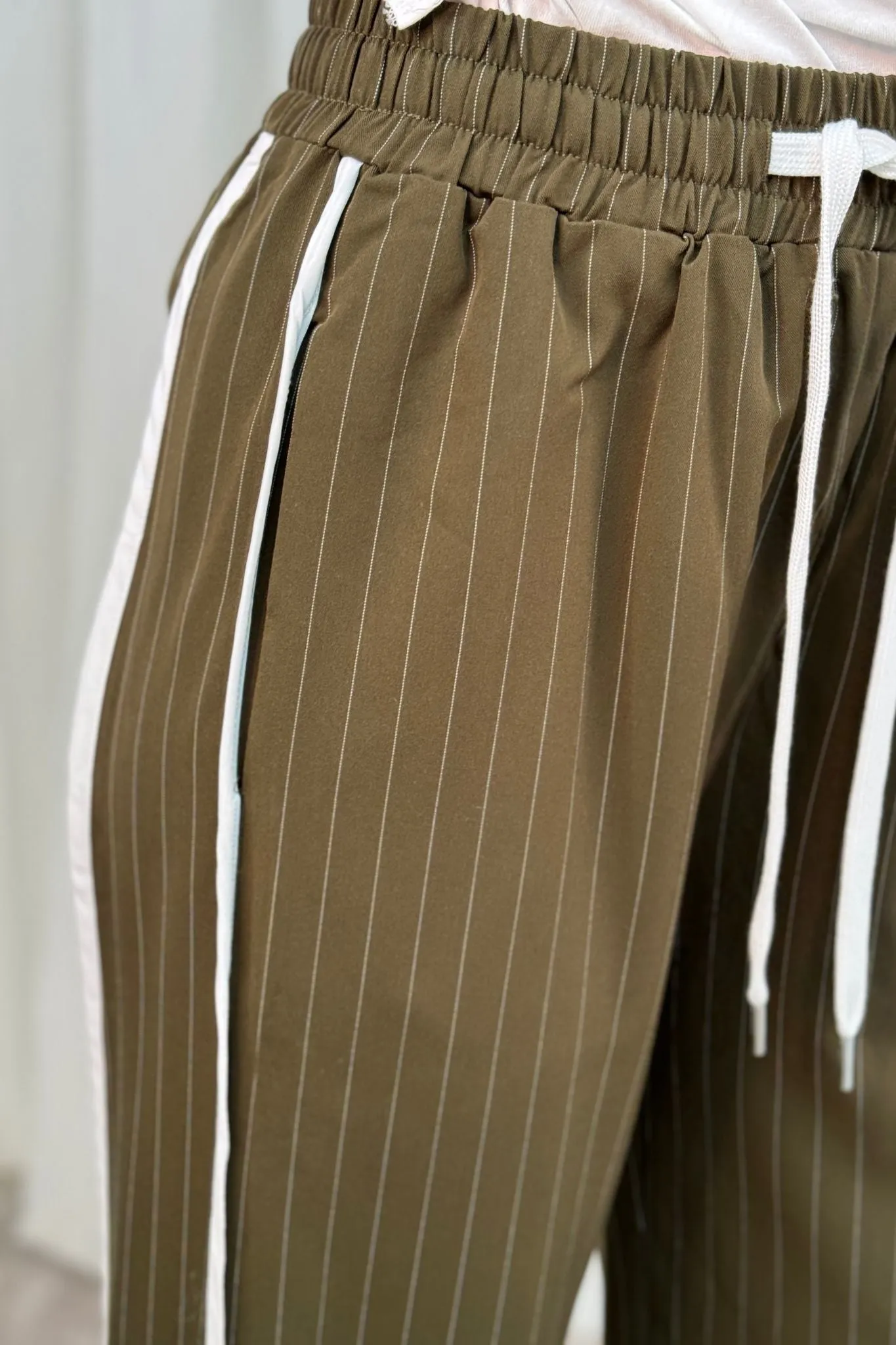 Millie Contrast Stripe Trousers In Khaki