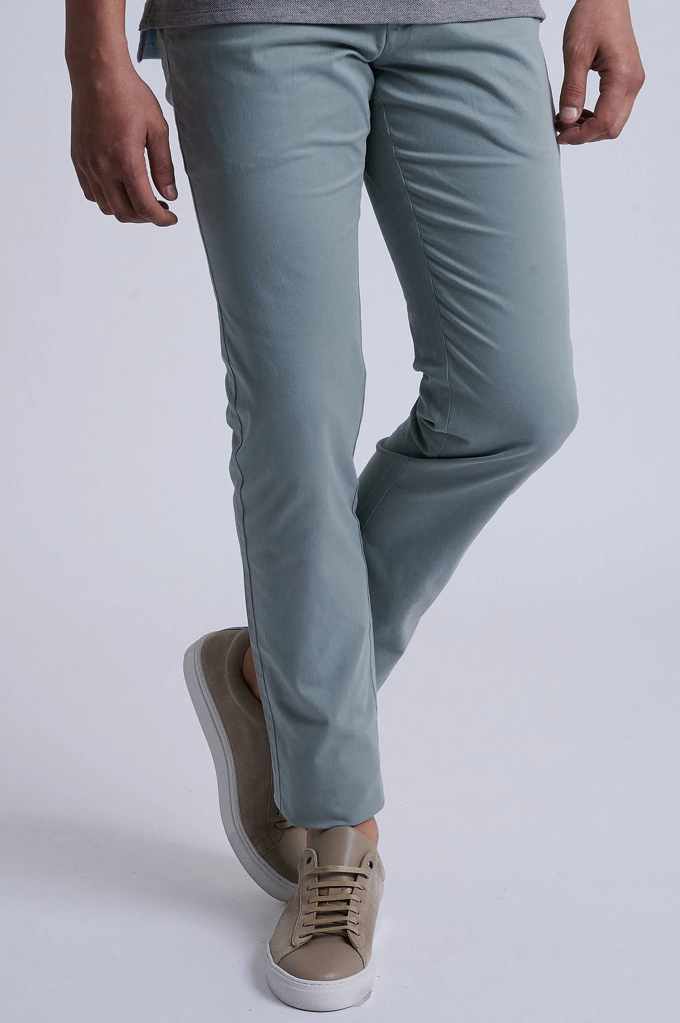 Slim fit garment dye chino in Cotton Elastane