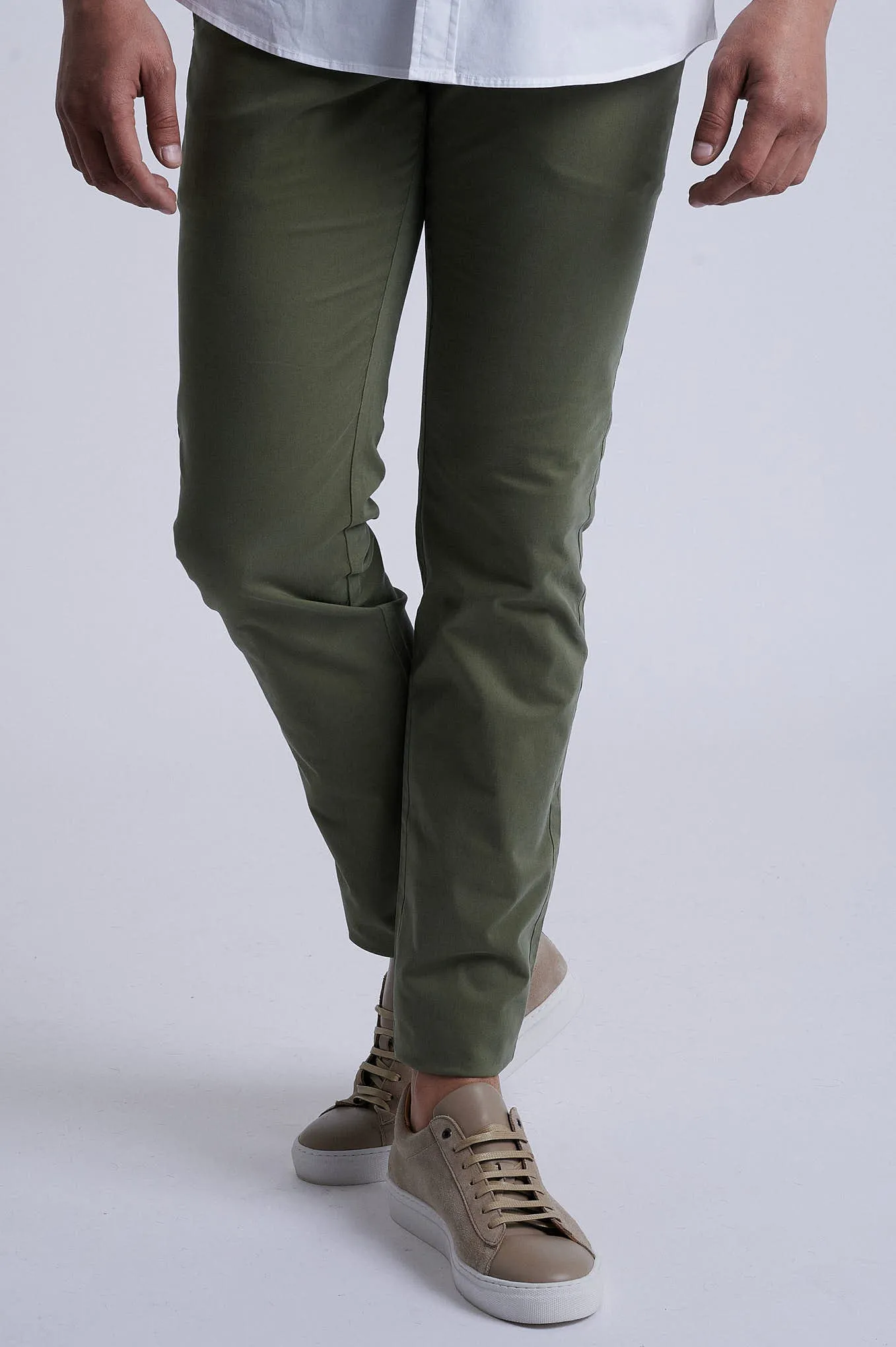 Slim fit garment dye chino in Cotton Elastane